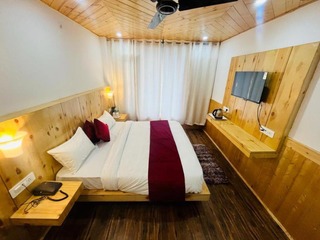 Hotel Sakura Palace Manāli Esterno foto